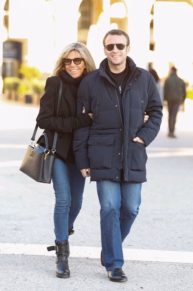 Chiếc túi được bà Brigitte Trogneux yêu thích có giá 5.600 USD (khoảng 130 triệu đồng). Ảnh: Panced.