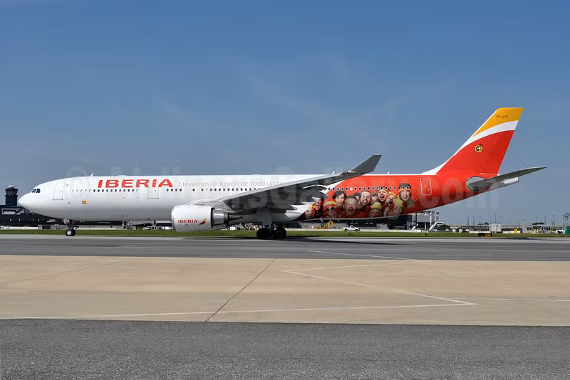 Iberia Líneas Aéreas de Éspaña - hãng hàng không quốc gia Tây Ban Nha có trụ sở tại Madrid. Ra đời năm 1027, Iberia thực hiện chuyến bay đầu tiên trong năm đó từ Madrid đến Barcelona. Ảnh: AirlinersGallery.
