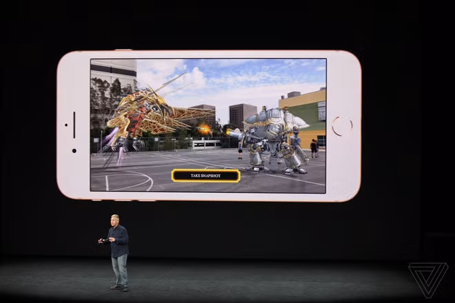 iPhone 8/iPhone 8 Plus là những smartphone đầu tiên được thiết kế cho trải nghiệm AR. CPU, GPU, chip xử lý hình ảnh của chúng đều được thiết kế để phục vụ trải nghiệm AR. Ảnh: The verge.