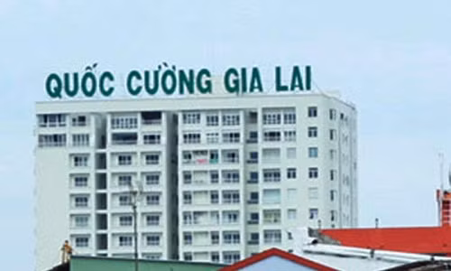 Bat ngo co gai 8X la chu no lon nhat cua Cuong Dola