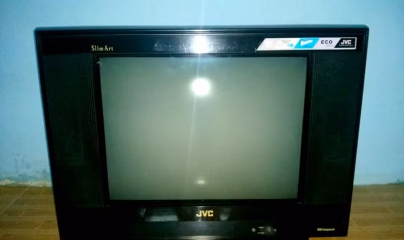 Những chiếc ti vi JVC đời siêu mỏng là cả một cải tiến lớn về công nghệ thời đó. Ảnh: Rongbay.