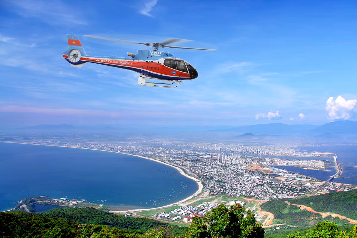Một gia đình ở Hà Tĩnh đã thuê trực thăng từ Hà Nội vào để chở bệnh nhân đi cấp cứu. Ảnh: Vietnamnet.