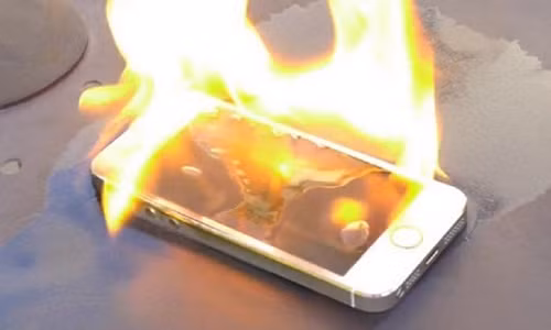Apple lao dao vi iPhone gay chay nha