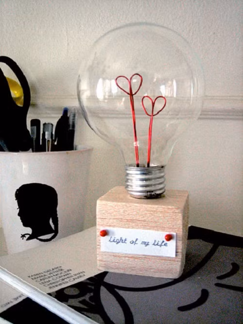 Bóng đèn tình yêu. Ảnh: Cutediyprojects.