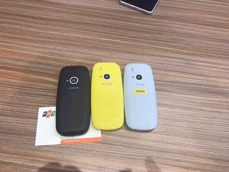 Nokia 3310 phiên bản 2017 với ba màu sắc khác nhau. Ảnh: FPt.