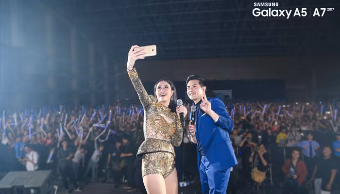 Cùng với đó là khả năng chống bui, chống nước chuẩn IP68 của Galaxy A 2017. Ảnh: Nguyenkim.
