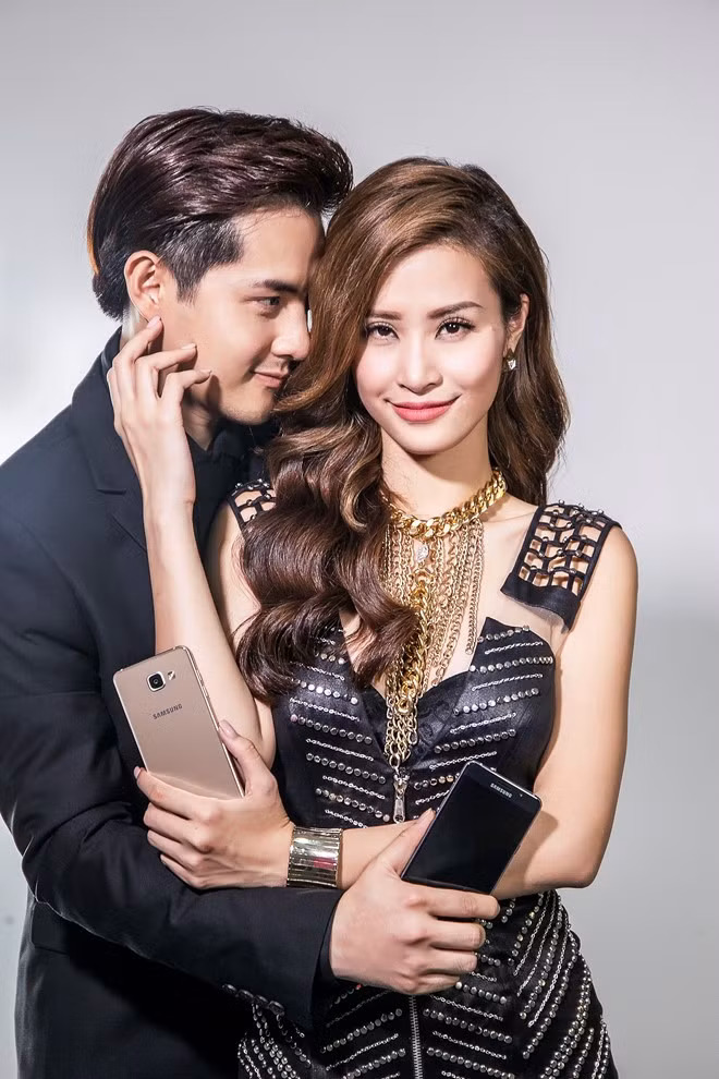 Vẻ đẹp cá tính, sang trọng của Đông Nhi và Ông Cao Thắng quảng cáo điện thoại. Ảnh: Zing.
