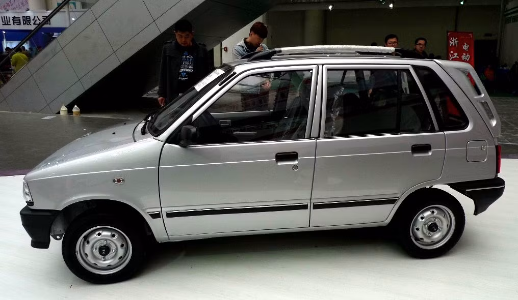 Mẫu xe ô tô rẻ nhất tại Trung Quốc - Jiangnan TT có giá 15.800 NDT (2.415 USD), tương đương 54 triệu đồng. Jiangnan TT thực chất là mẫu xe Maruti 800 do liên doanh Maruti Suzuki sản xuất tại thị trường Ấn Độ. Đây cũng từng là những mẫu xe rẻ nhất tại Ấn Độ. Ảnh: PakWheels.