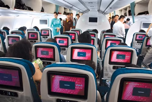 Với chiều ngang lọt lòng của cabin hành khách dài tới 5,61 mét, hành khách ngồi ở hạng ghế phổ thông sẽ có cảm giác thoải mái hơn nhiều so với máy bay khác. Ảnh: Doanhnhasaigon.
