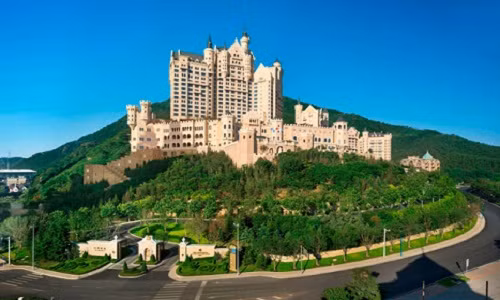Từng góc nhỏ trong Castle Hotel đều gợi nhớ tới khung cảnh lộng lẫy được miêu tả trong những thước phim của Disney như: Người đẹp và quái vật, Công chúa ngủ trong rừng…