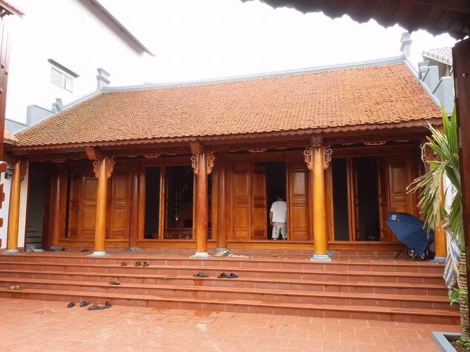 Nhà gỗ 3 gian kiểu truyền thống bắc bộ. Ảnh: Dogohungphat.