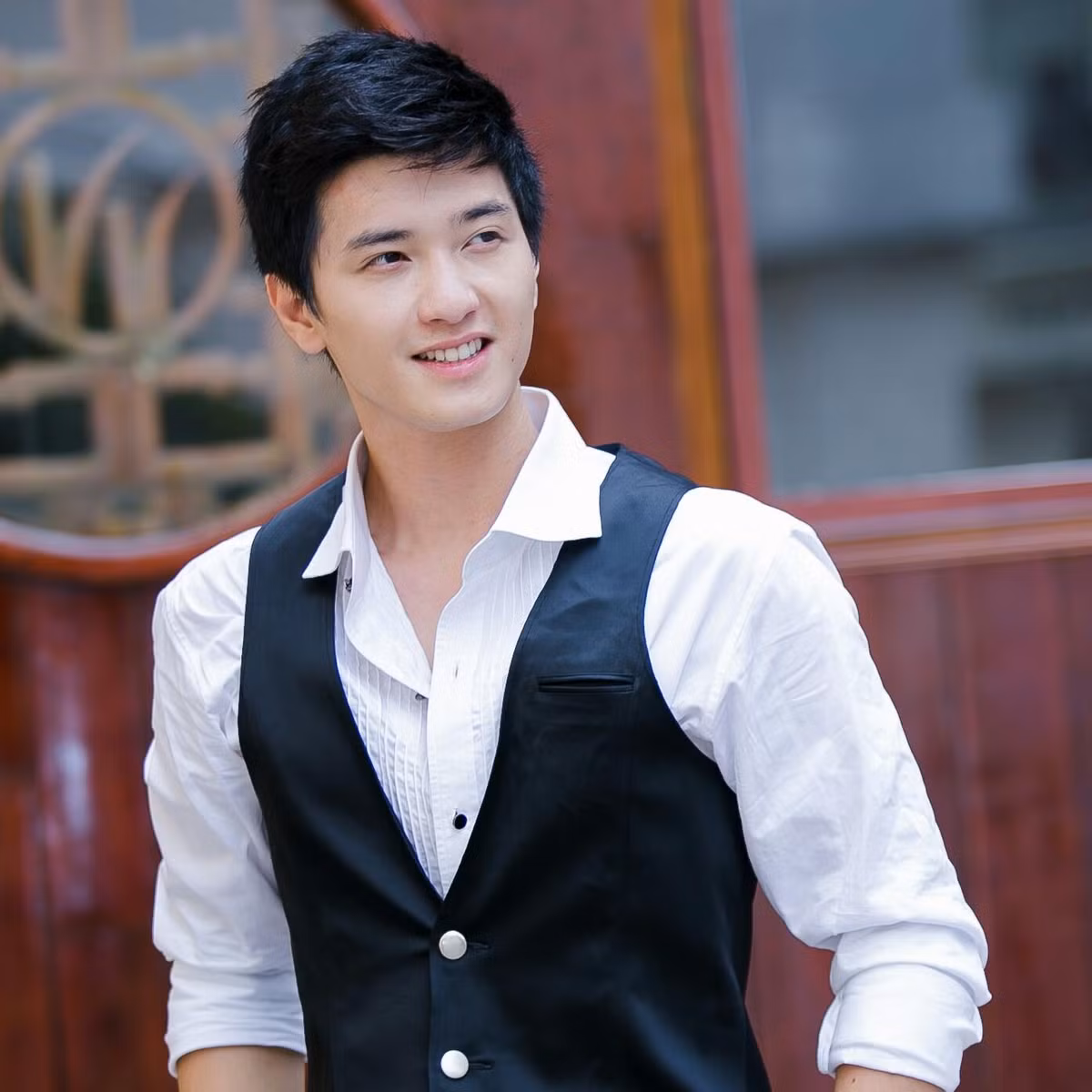 Nam diễn viên Huỳnh Anh ghi dấu ấn trong lòng người hâm mộ không chỉ bởi ngoại hình đẹp trai mà còn bởi những nỗ lực trong công việc. Ảnh: Saobiz.