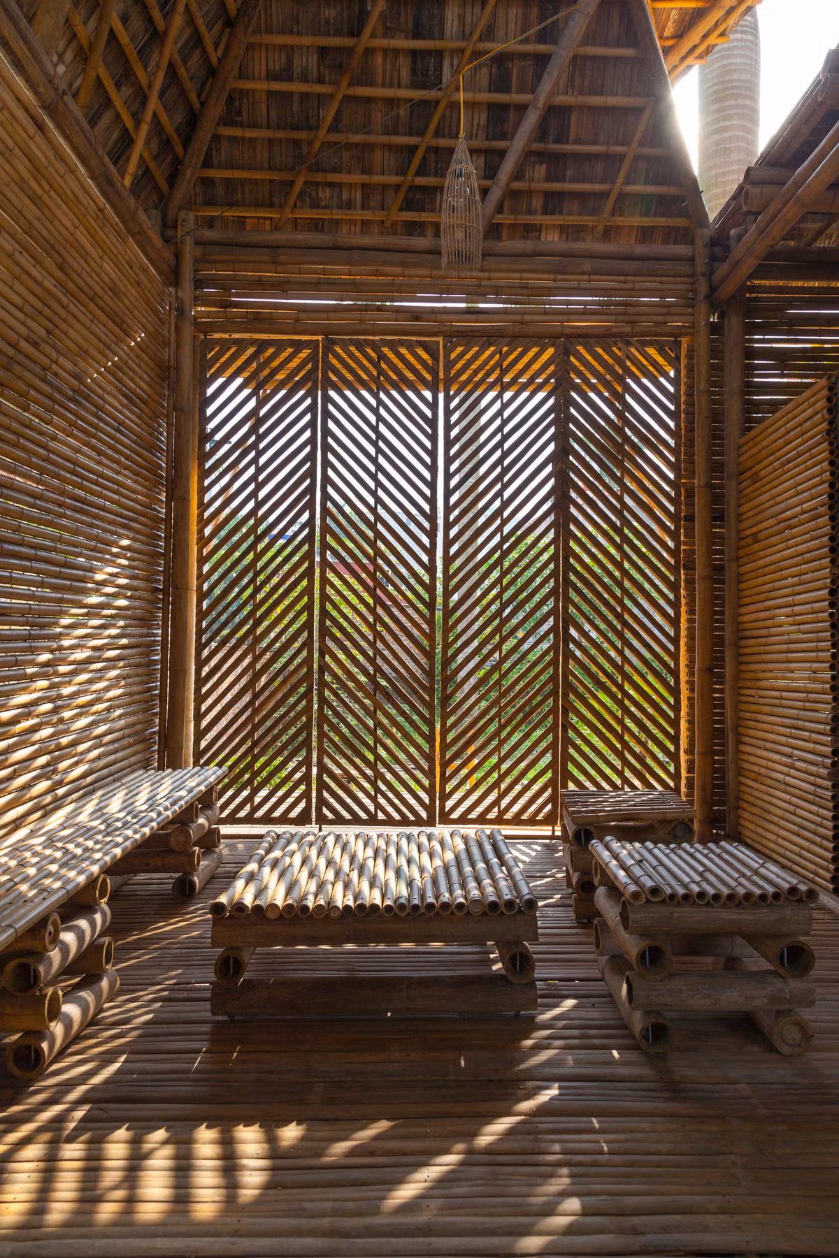 Nội thất tre giản dị.