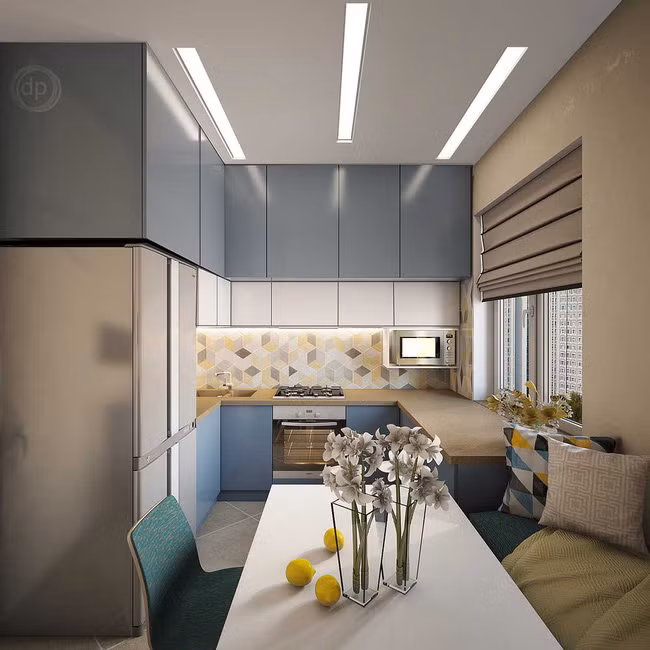 Tủ lưu trữ cao sát trần khiến nhà bếp chỉ 8m2 vẫn vô cùng gọn gàng. Ảnh: Homedit.