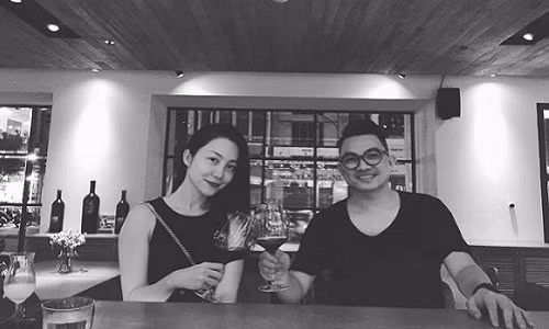 Tuấn Moon không chỉ sở hữu vẻ ngoài điển trai, phong độ mà còn rất giàu có khi tham gia nhiều lĩnh vực kinh doanh, trong đó có nhà hàng và đồ uống. Ảnh: Khoe &amp; đẹp.
