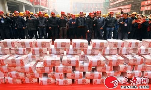 Cong ty xep 35 ty thanh buc tuong chia luong, thuong Tet