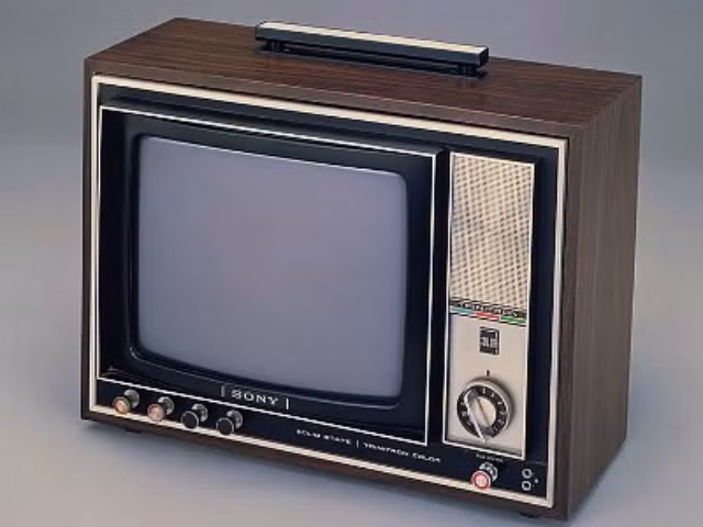 Chiếc tivi Sony KV-1310 đầu tiên sử dụng công nghệ Trinitron được bán ra năm 1968. Ảnh: Tinblog.