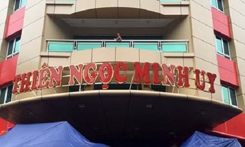 Thien Ngoc Minh Uy sai hang loat sao van 