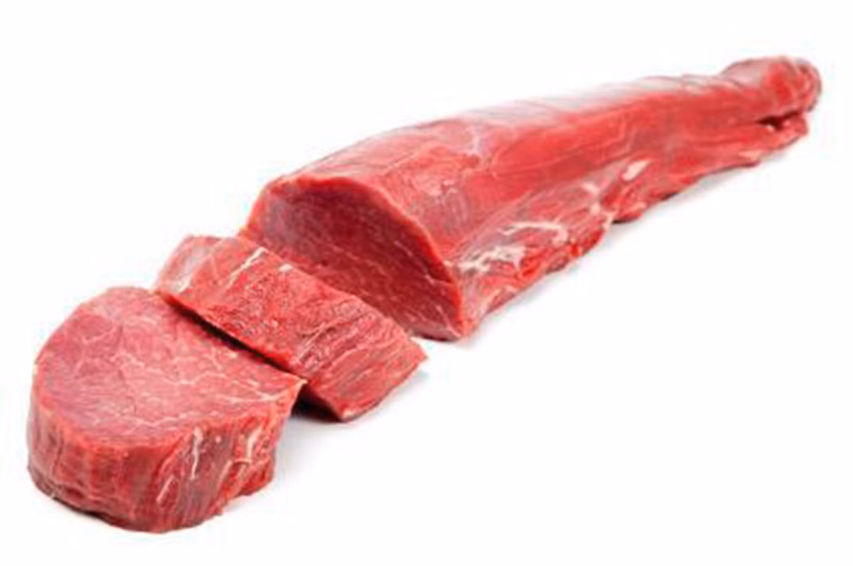 Với thịt bò Úc đầu thăn ngoại cao cấp Cube Roll, phần nạc có dắt thêm đường chỉ mỡ nhỏ ở giữa các khe thịt. Thịt mềm, ngọt mà không bị dai, không ngấy. Ảnh: Homefarm.