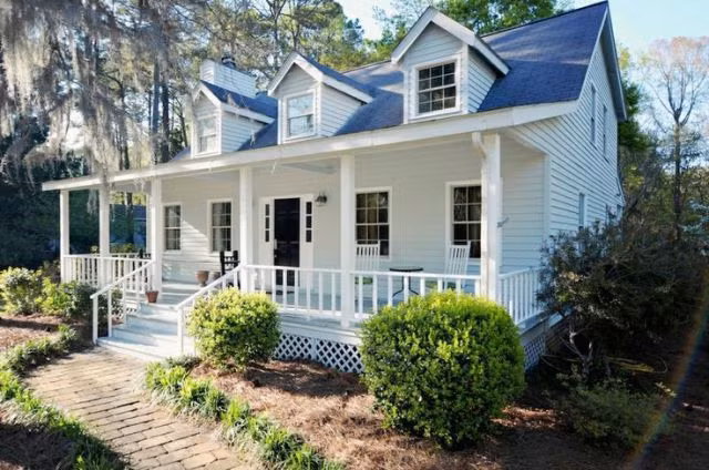 Nhà cấp 4 với thiết kế 3 gian chính. Ảnh: House.