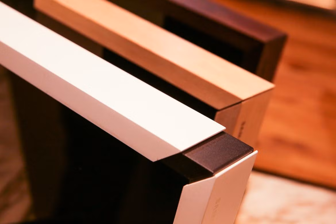 Người dùng có thể mua nhiều loại viền khác nhau để thay đổi khi thích. Việc thay viền cho The Frame rất dễ dàng.
