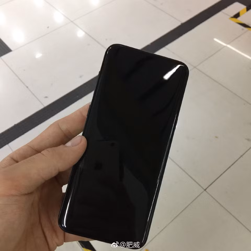 Qua hình ảnh có thể nhận thấy, màn hình S8 tương đối dài.