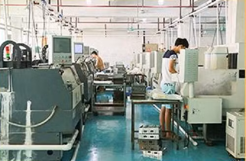Rongmei là nhà máy chuyên sản xuất mặt kính iPhone ở Trung Quốc. Nhà máy có trụ sở tại Quảng Châu và Thâm Quyến.