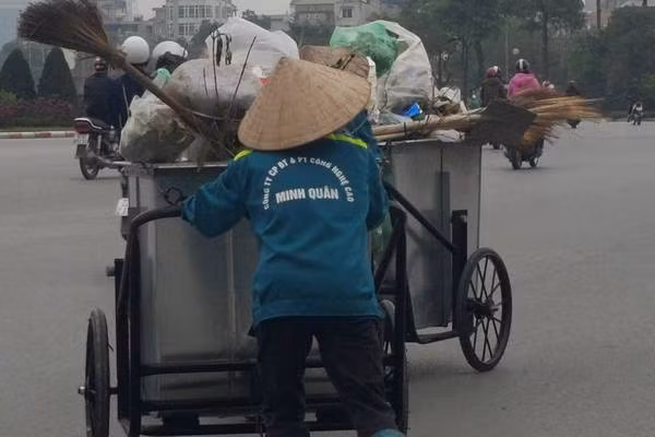 HN: Cong ty Minh Quan do trom rac tren duong Tran Huu Duc-Hinh-5
