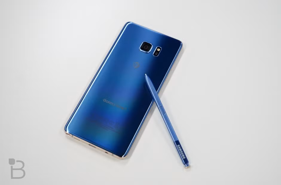 Galaxy Note 8 xanh sâu thẳm (Deep Blue) cũng là một phiên bản màu mới nhất đến từ Samsung. Ảnh: TechnoBuffalo.
