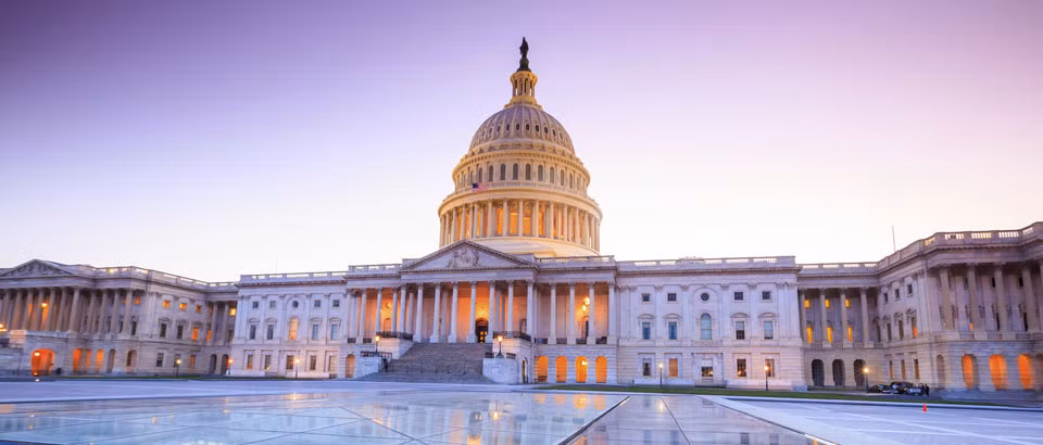 Capitol cao 88 mét, được xây bằng đá cẩm thạch trắng, bên trên có mái vòm lớn. Ảnh: Hicapitoldc.