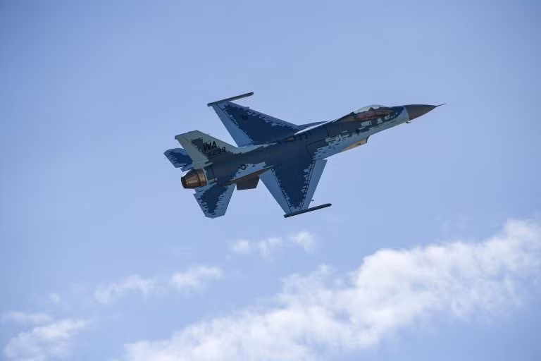 Tuy nhiên Air Recognition dẫn nguồn tin quân sự Mỹ cho biết, thực chất những chiếc F-16 với hình hài Su-57 đang được Mỹ sử dụng để huấn luyện chiến đấu đối kháng nhằm tìm cách khắc chế dòng máy bay thế hệ 5 của Nga.