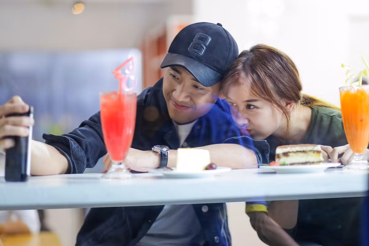 Hari Won vắng bóng đáng ngờ trong sinh nhật của Trấn Thành - Hình 3 Hari Won vang bong dang ngo trong sinh nhat cua Tran Thanh-Hinh-3