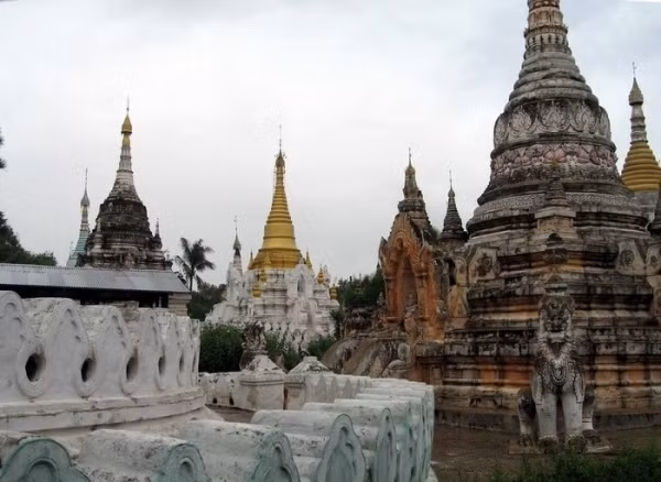 Chùa Rắn thu hút đông du khách từ các tour du lịch đến Myanmar. (Ảnh: Ed Sentner)