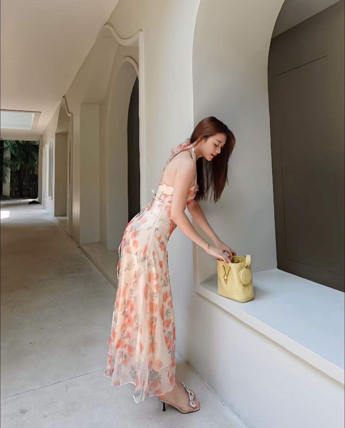 Những hình ảnh mới của Thiều Bảo Trang nhanh chóng nhận được lời khen từ phía người hâm mộ. Nhiều bình luận không ngần ngại dành những mỹ từ cánh cán nhất như "quyến rũ quá", "dáng chuẩn không cần chỉnh"...