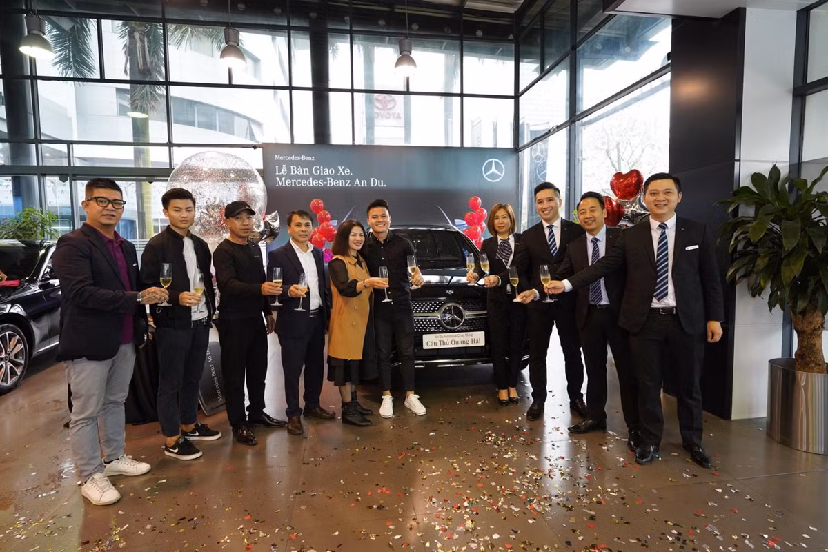 Đến nay anh chàng vẫn trung thành sử dụng chiếc xế bạc tỷ mà không hề có ý định đổi xe.