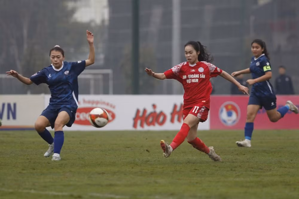 Luot 10 giai BD nu VD U19 QG: Than KSVN gianh chien thang dau