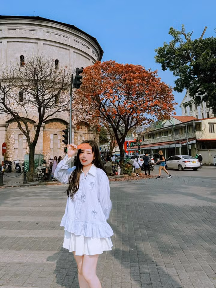 Dù bạn diện trang phục vintage nhẹ nhàng, năng động với áo khoác denim hay thậm chí là áo dài truyền thống, nơi đây vẫn mang đến những bức hình đậm chất nghệ thuật. (Ảnh: Huong Nguyen)