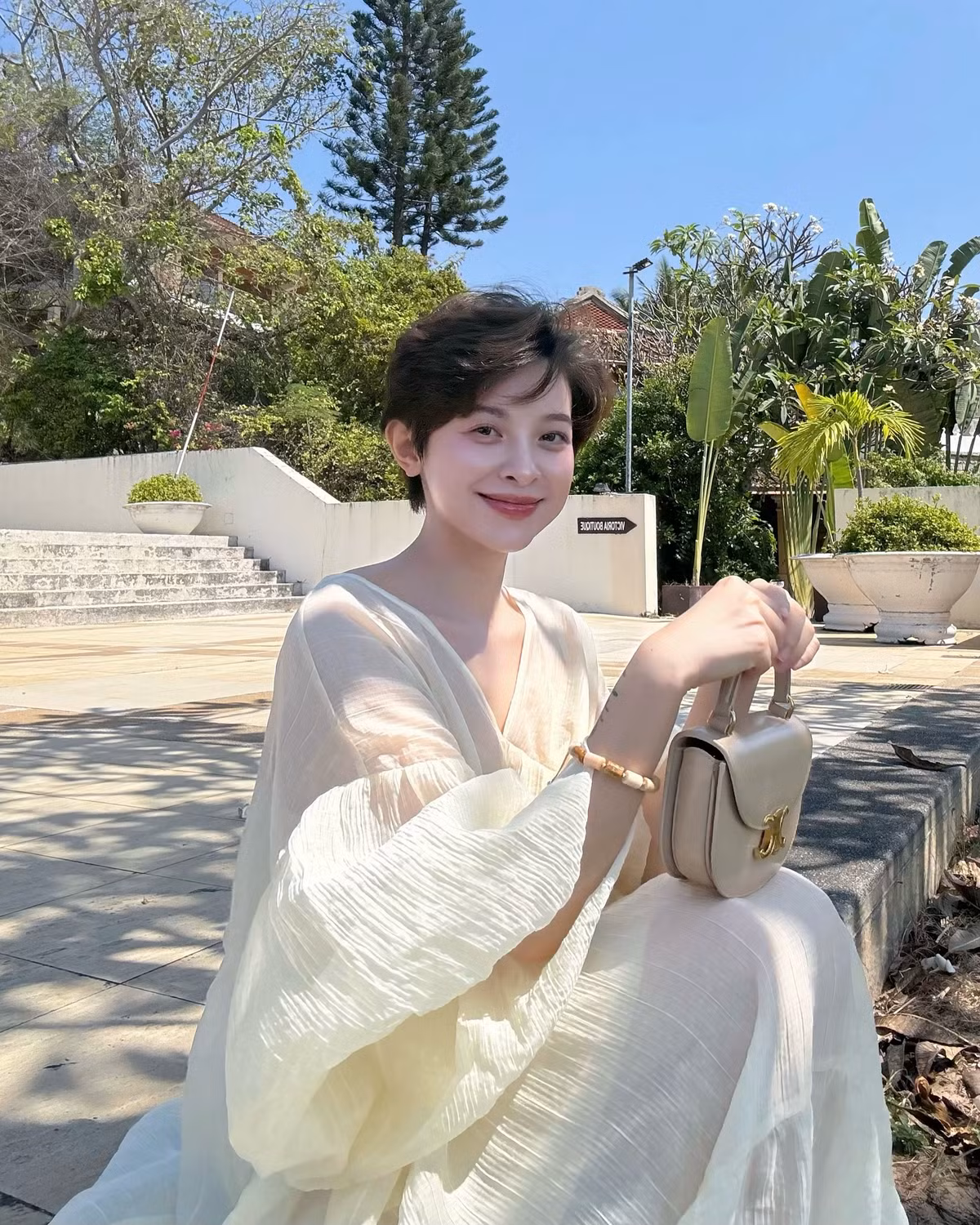 Hà My được biết hiện đang kinh doanh trong lĩnh vực làm đẹp, có hẳn thương hiệu của riêng mình. Trên mạng xã hội, nàng hotgirl thu hút đến hơn 624.000 lượt theo dõi.