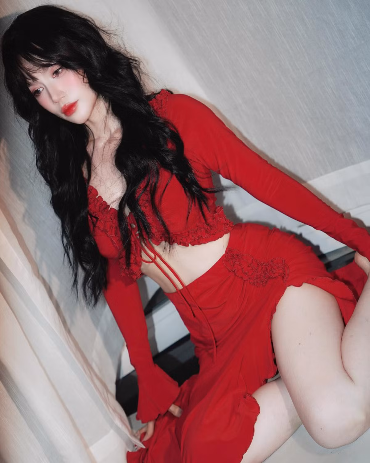 Vốn nổi tiếng với phong cách sexy và cá tính, Sĩ Thanh không ngại thử nghiệm những concept độc đáo, mới đây, nữ ca sĩ khiến cộng đồng mạng không khỏi bất ngờ khi xuất hiện với một diện mạo hoàn toàn mới lạ
