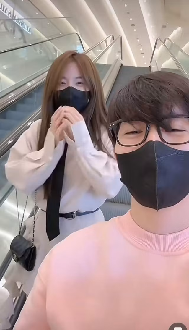 Trong quãng thời gian ngắn hẹn hò, bộ đôi cũng vướng không ít ồn ào. ViruSs bị cho là có hành động "bạo lực lạnh" với người yêu. Trong một talkshow, Ngọc Kem tiết lộ mỗi khi cả hai xảy ra tranh cãi, ViruSs giữ thái độ im lặng, không nói chuyện trong nhiều ngày.