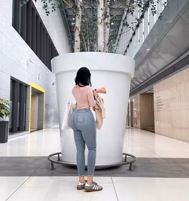 Họ lập luận rằng, nhiều hot girl và người nổi tiếng khác cũng theo đuổi phong cách tương tự, nhưng không nhận về phản ứng tiêu cực đến vậy.