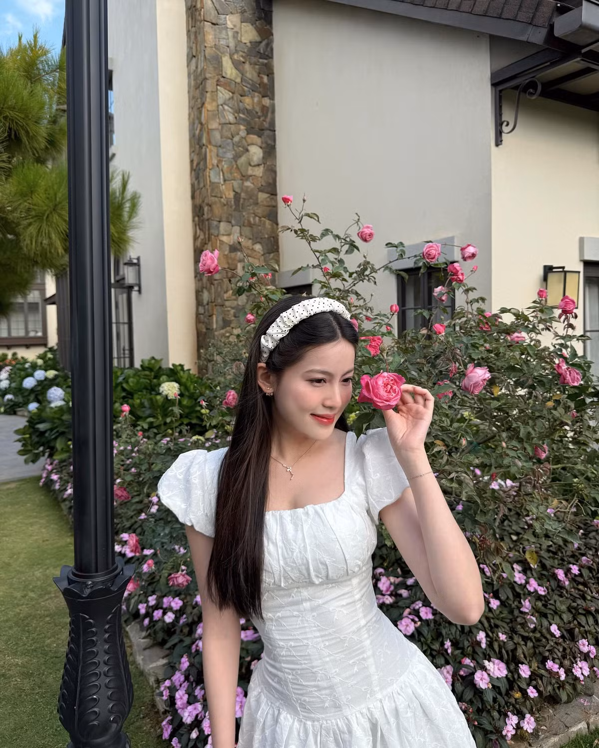 Được biết, Mỹ Hàn sinh ra trong một gia đình giàu có, cô theo học tại trường Đại học được nhiều sao Việt lựa chọn, mức học phí hơn nửa tỷ mỗi năm.