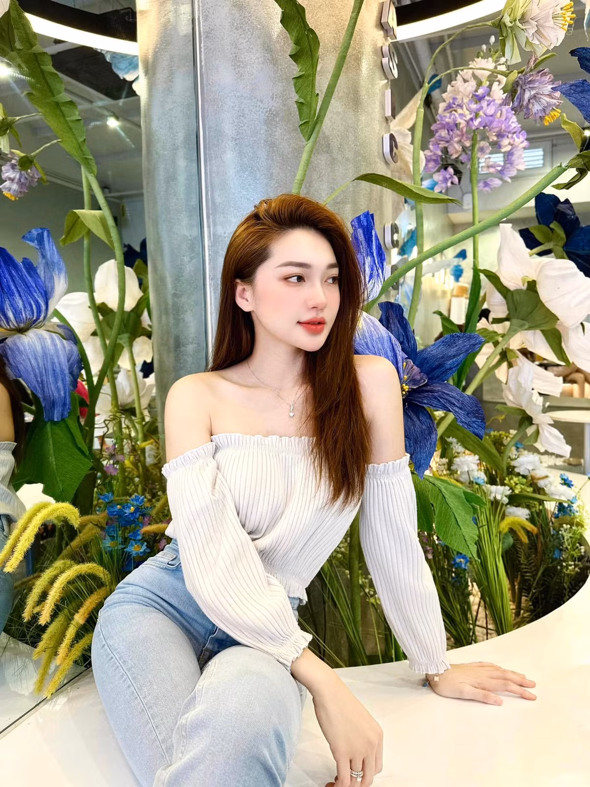 Cô nàng cũng từng vướng vào ồn ào tình ái với nam cầu thủ cùng quê Phan Văn Đức.