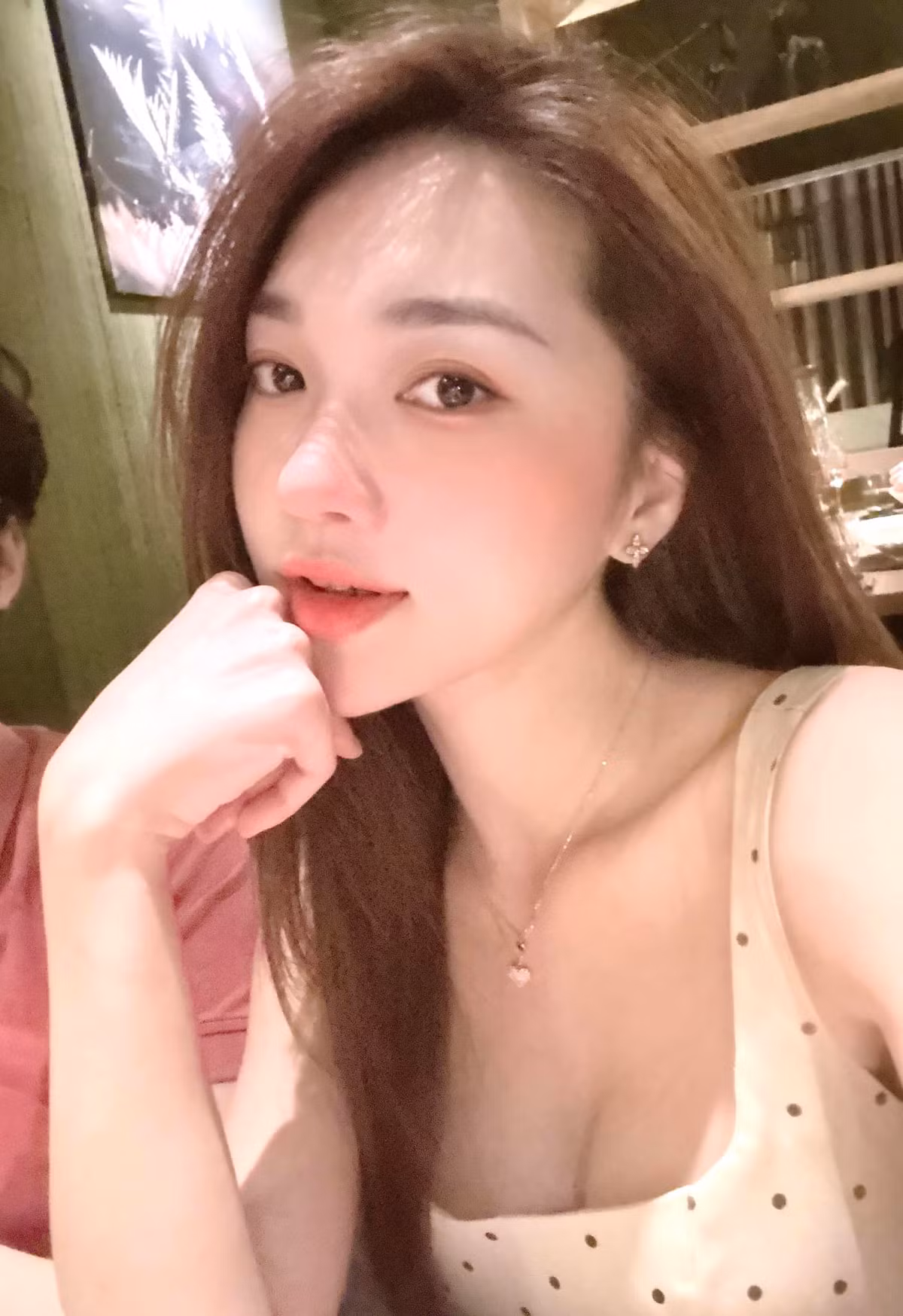 Dù không đăng quang nhưng cô vẫn chiếm trọn cảm tình của khán giả nhờ gương mặt khả ái, vóc dáng chuẩn cùng phong thái chuyên nghiệp.