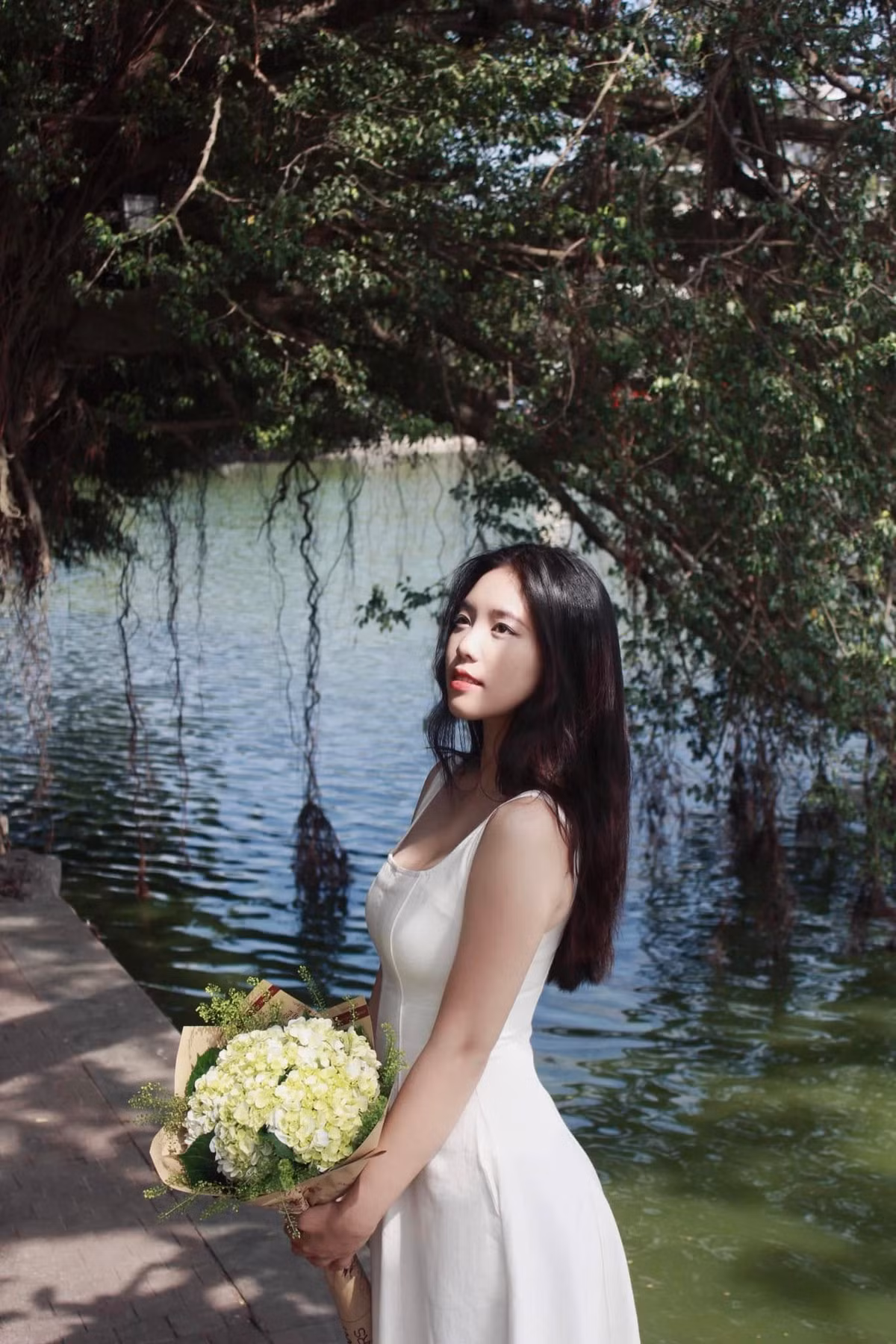 Cô nàng từng giành được giải cao trong các cuộc thi âm nhạc, tiếng Anh tại trường.