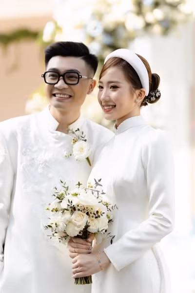 Sau khi kết hôn, cặp đôi thường xuyên chia sẻ những hình ảnh hạnh phúc bên nhau.