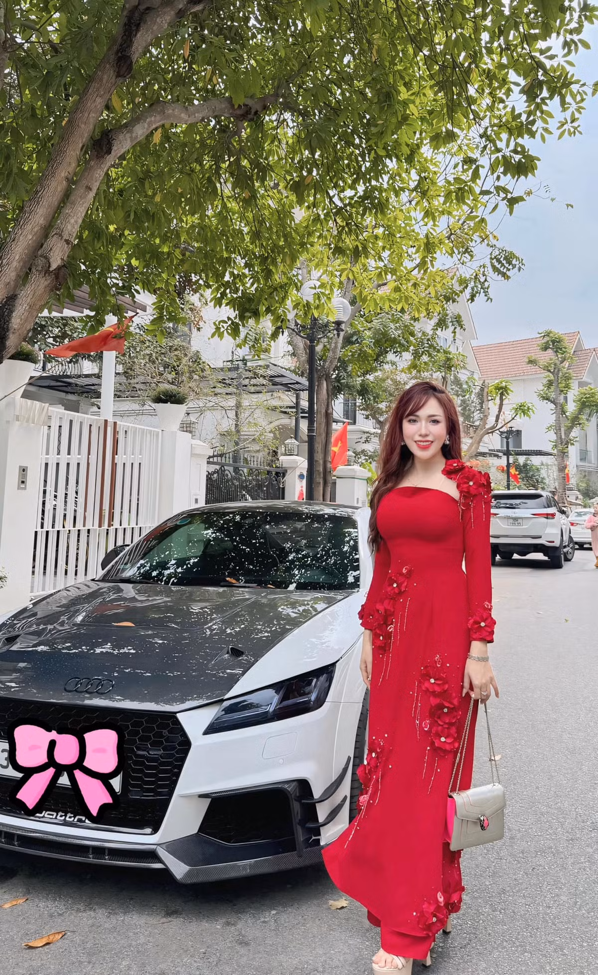 Mai Thỏ tên thật là Bùi Như Mai, sinh năm 1991. Mai Thỏ bắt đầu được biết đến với danh xưng hot girl từ cuối năm 2012 nhờ loạt ảnh khoe ngoại hình nóng bỏng, sexy được cô đăng tải trên mạng.