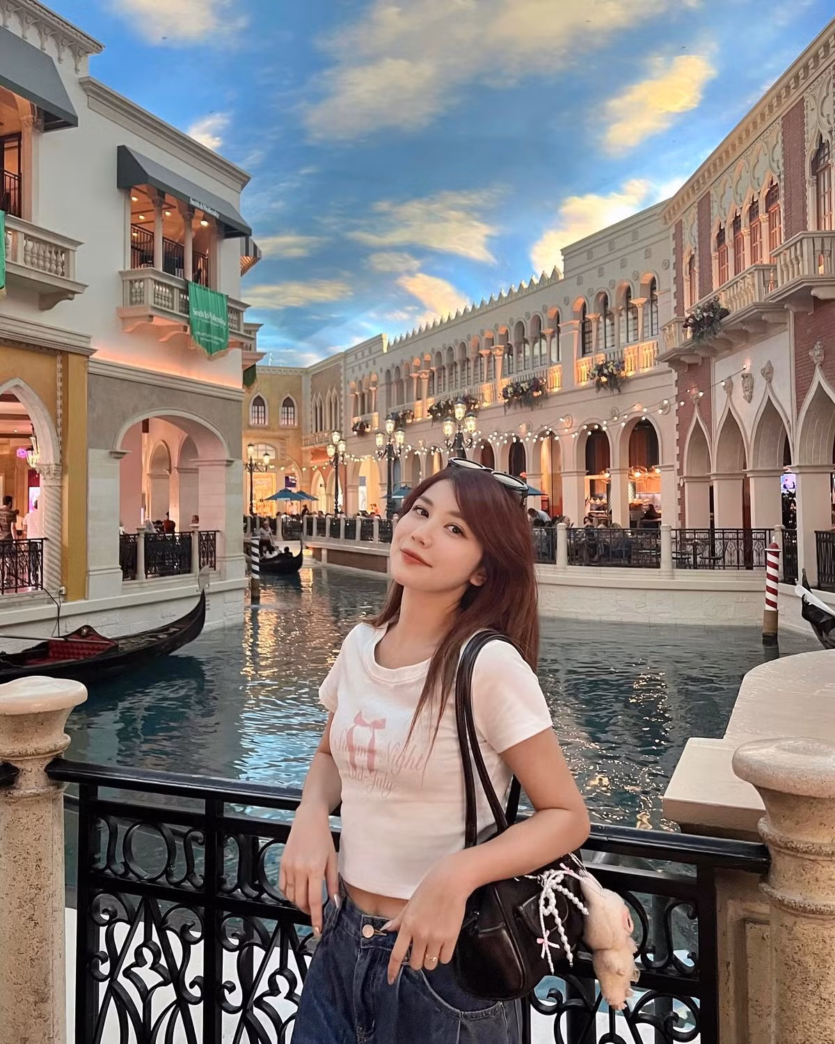 Xuất hiện từ thời kỳ đỉnh cao của trào lưu hot girl Hà thành, An Japan nổi tiếng nhờ gương mặt xinh đẹp, nét dịu dàng chuẩn Á Đông và thần thái cuốn hút.