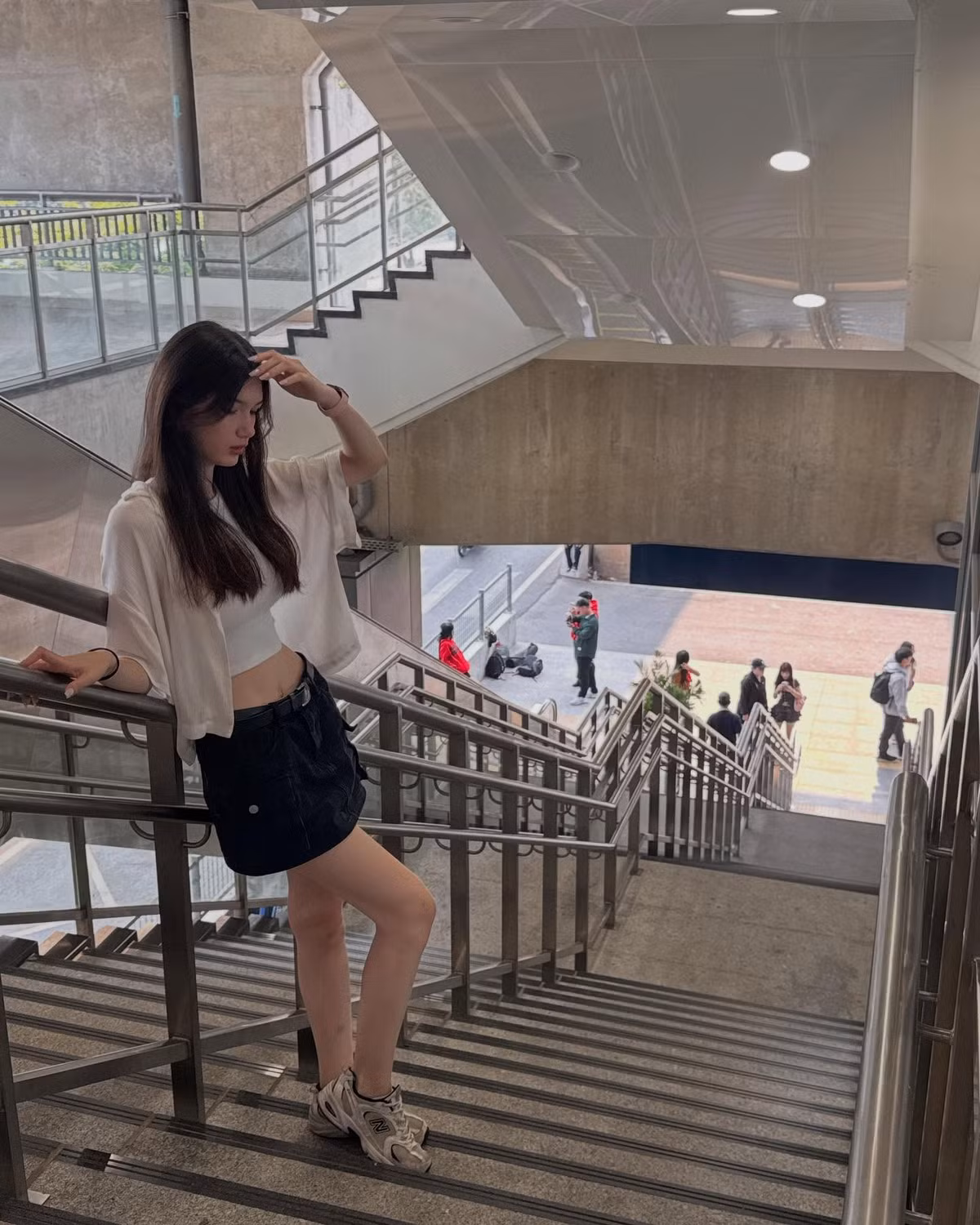 Thanh Giang có gương mặt lai Tây với sống mũi cao, mắt to và lông mày đậm, gương mặt baby dễ thương.