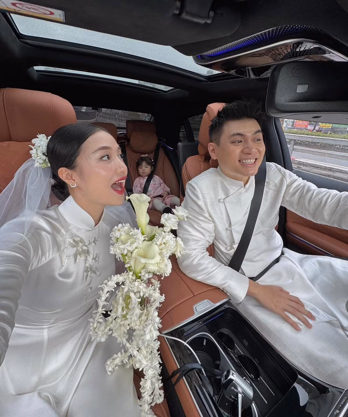 Hành trình từ tình bạn đến tình yêu và hôn nhân của Salim và Hải Long là minh chứng cho thấy sự kiên trì, thấu hiểu và chân thành có thể tạo nên một mối quan hệ bền vững và hạnh phúc. Câu chuyện của họ đã truyền cảm hứng cho nhiều người về một tình yêu đẹp và viên mãn.